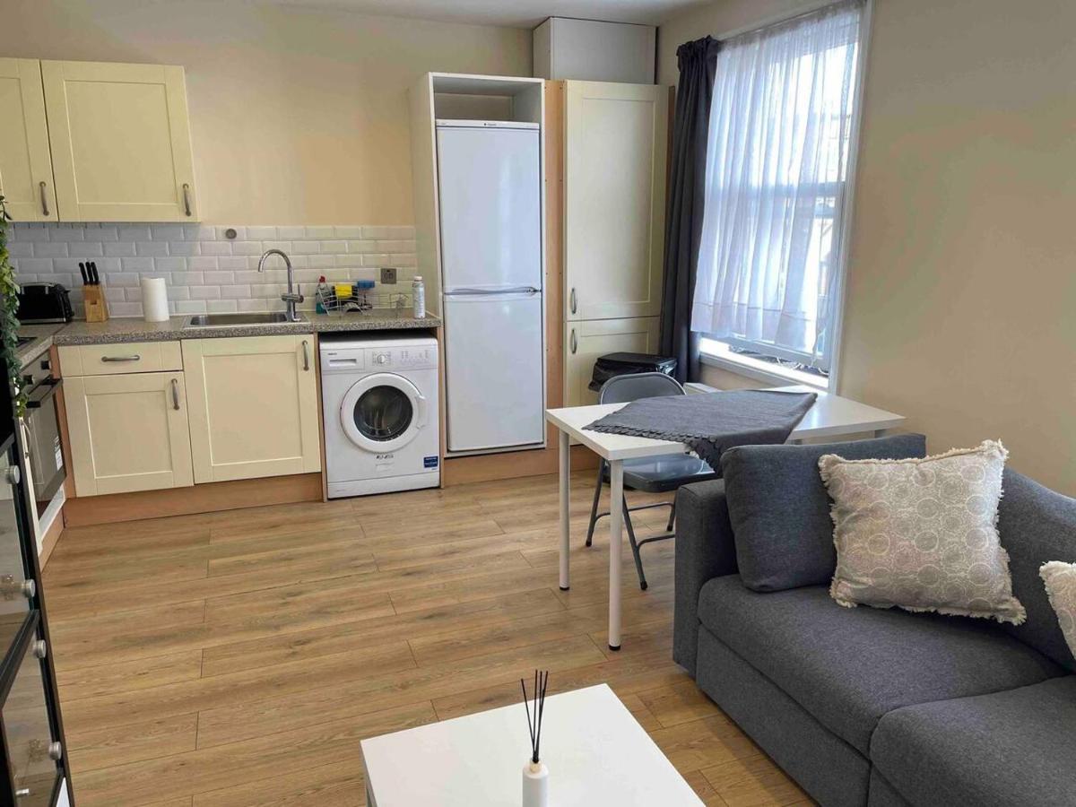 Quiet And Cozy 2 Seperate Bedrooms And 2 Bathroom With Terrace Londres Exterior foto